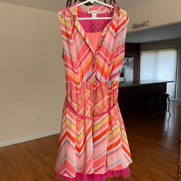 Collared Pink Dress with multi-colored pattern and Pink Belt Size 12 - Picture 2 of 7